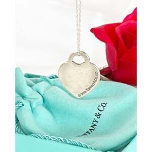 TIFFANY & CO Hallmark Heart Tag Pendant Necklace SS 925 Stamped Vintage 2001